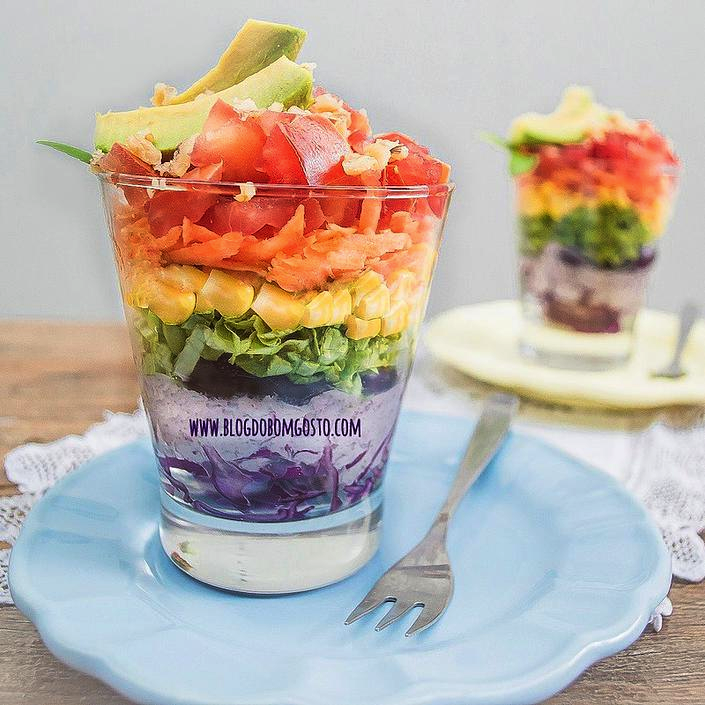 Salada Arco-Íris no copo